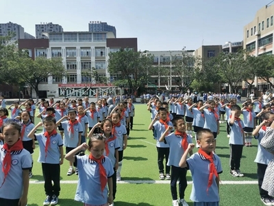德陽市第一小學校:紅領巾飄揚,一星章閃耀