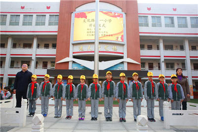 金水區文化路第一小學開展學校周邊道路交通秩序治理工作