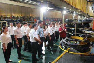 東營市第一中學30余名教職工走進萬達寶通輪胎