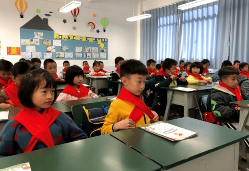 童心向黨 隊旗飄飄 五華區蓮華小學一年級隊前教育系列活動